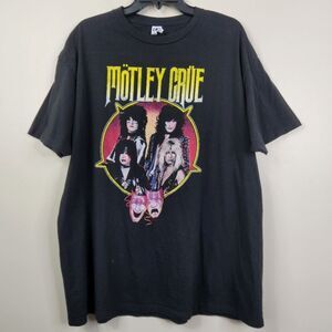 Mötley Crüe Short Sleeve Frontside Graphic Tee 2XL